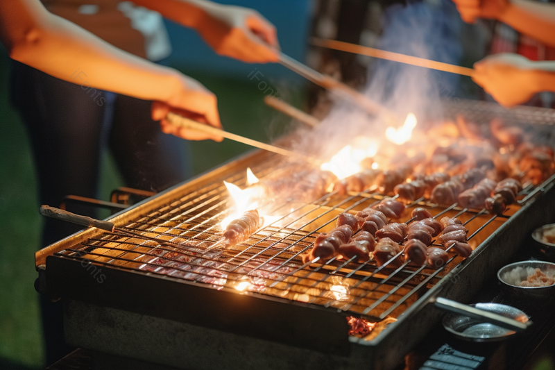 一群人野餐露营烧烤狂欢烹饪肉串食物摄影图,高清,摄影图,摄影图片,图片大全,摄影图免费下载